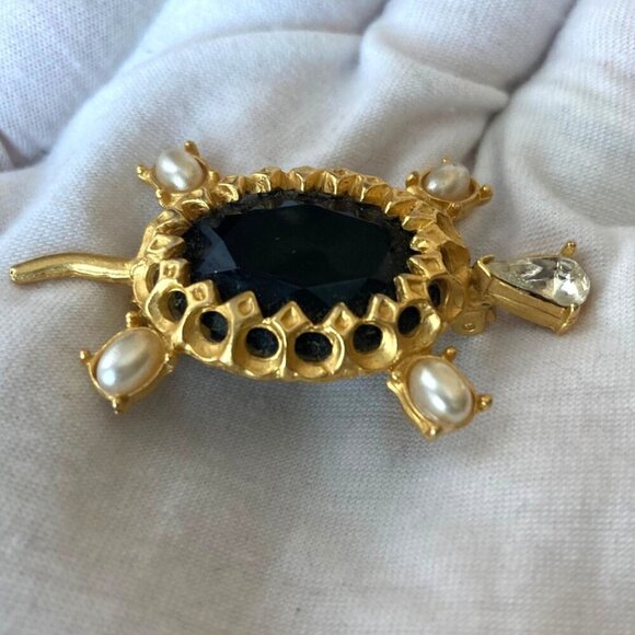 Vintage Gold Tone Turtle Brooch Black Faceted Stone Faux Pearl Rhinestone Pin - Picture 3 of 6